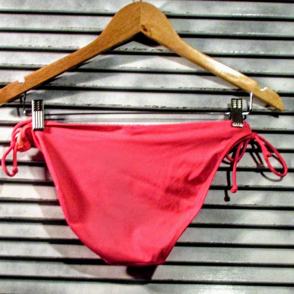 Donating 3/1 Victoria's Secret M bikini bottom - Picture 2 of 8